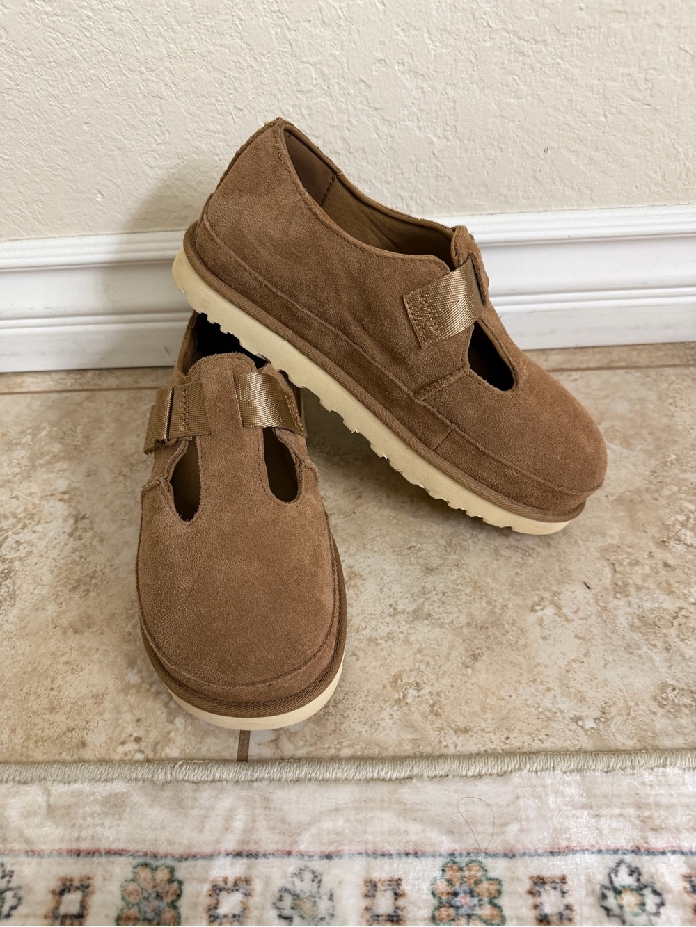New UGG® Goldenstar Mary Jane Slip-On Clogs size 8 - Picture 7 of 15